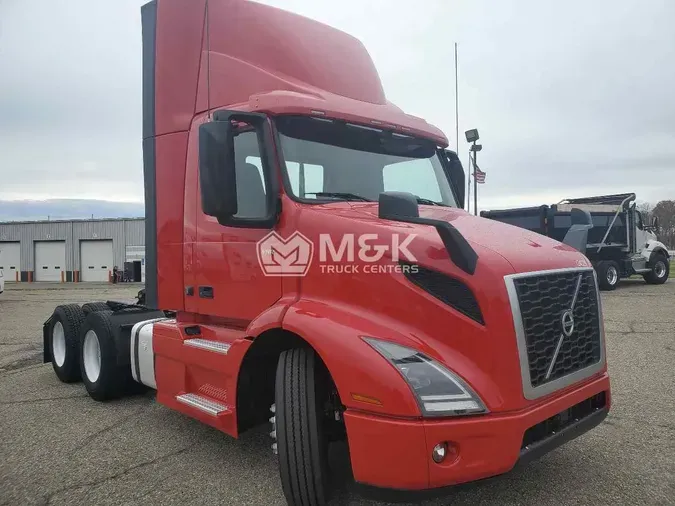 2020 VOLVO VNR64T300