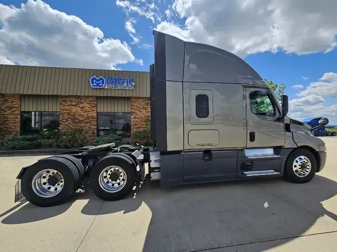 2025 FREIGHTLINER Cascadia 126