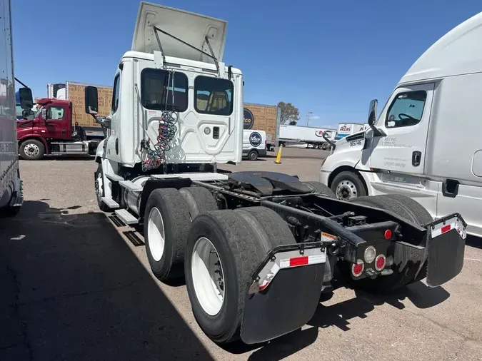 2017 FREIGHTLINER/MERCEDES CASCADIA 125