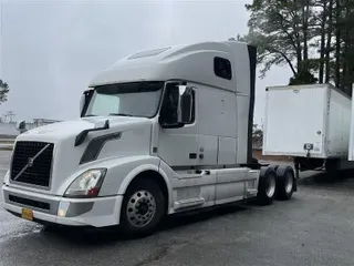 2016 VOLVO VNL670