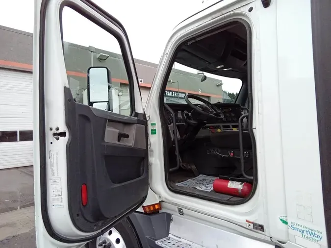 2019 Freightliner Cascadia 126