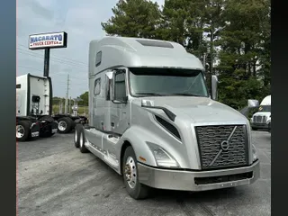 2022 VOLVO VNL64T860