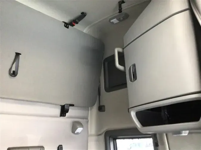 2019 VOLVO VNL760