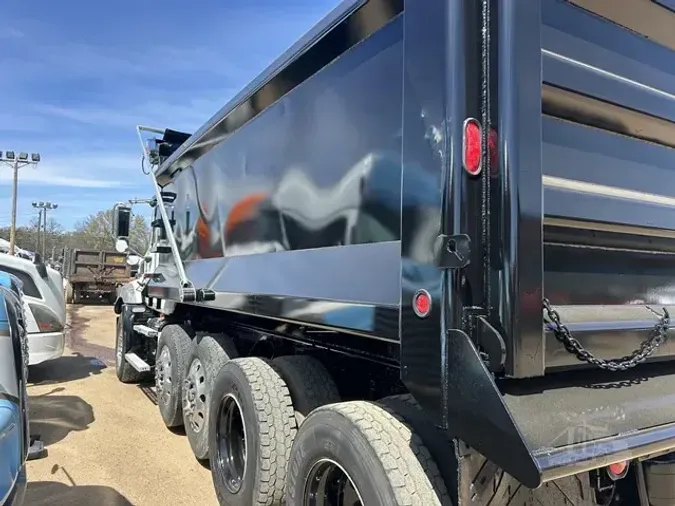 2013 MACK GRANITE GU813