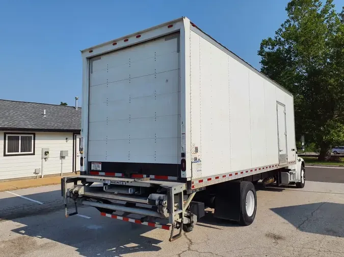 2018 FREIGHTLINER M2 106