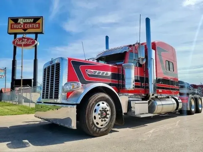 2022 Peterbilt 389