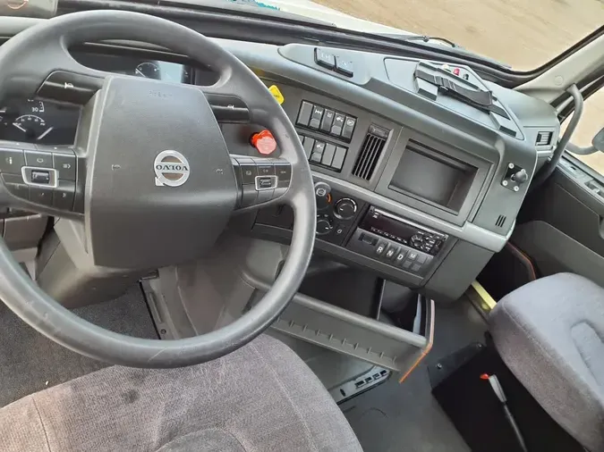 2019 VOLVO VNR42T 300