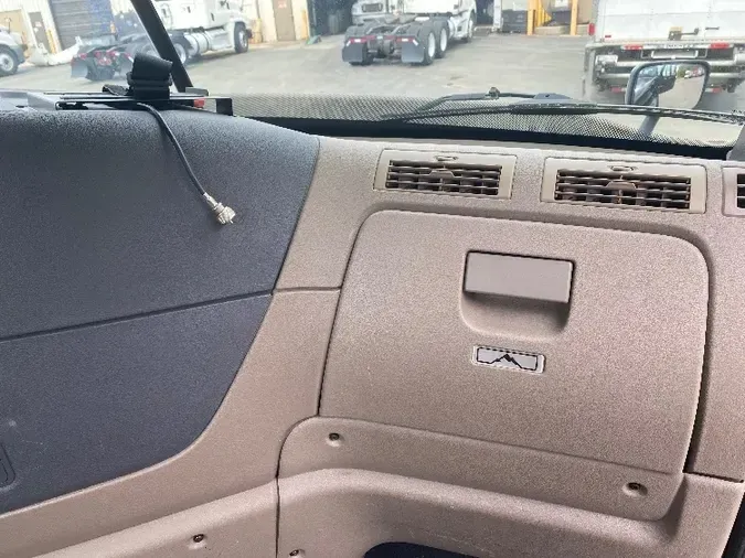 2015 FREIGHTLINER X12564ST