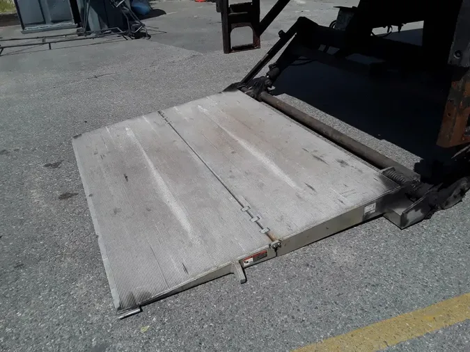 2016 FREIGHTLINER M2 106f330b03556eca6b32c08981cb5feecaf