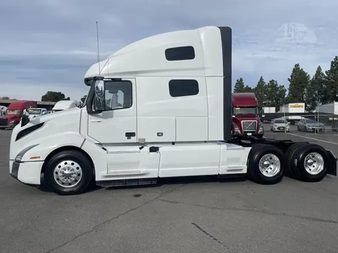 2023 VOLVO VNL64T760