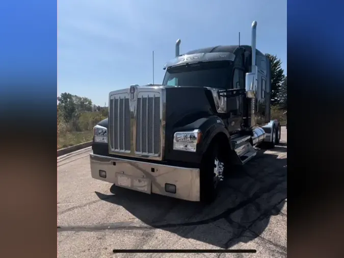 2024 Kenworth W990