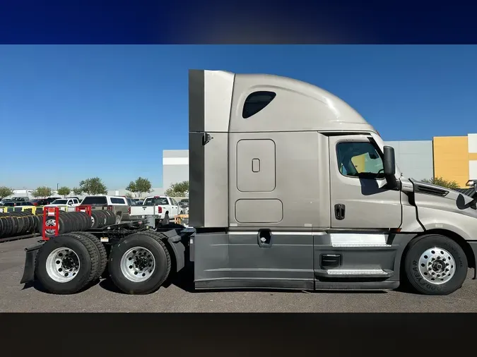2024 Freightliner Cascadia 126