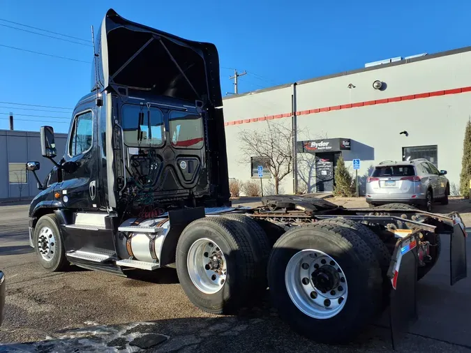 2017 FREIGHTLINER/MERCEDES CASCADIA 125