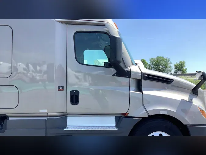 2024 Freightliner Cascadia 126f33b419b2123922605f05299a93a02e4