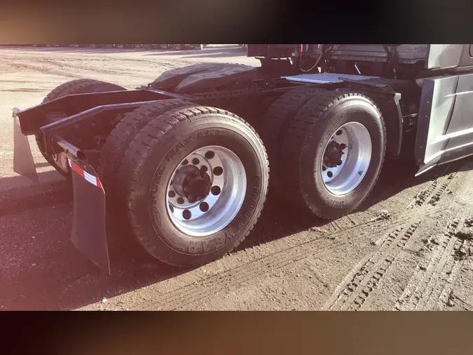 2020 Freightliner Cascadia 126