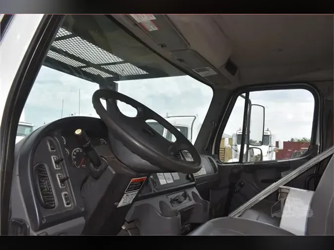 2012 FREIGHTLINER BUSINESS CLASS M2 106