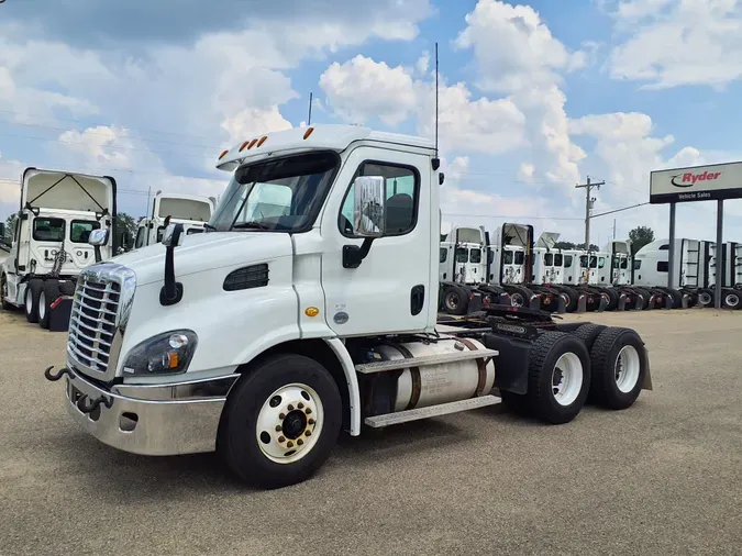 2017 FREIGHTLINER/MERCEDES CASCADIA 113