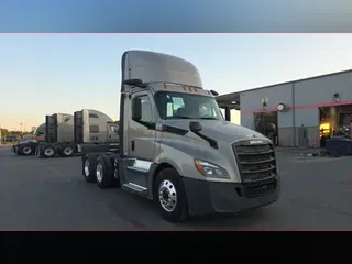 2020 Freightliner Cascadia 126