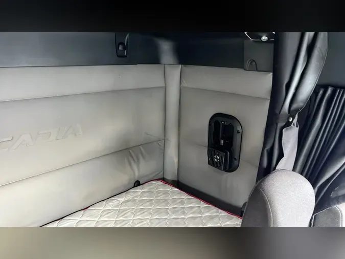 2020 Freightliner Cascadia 126