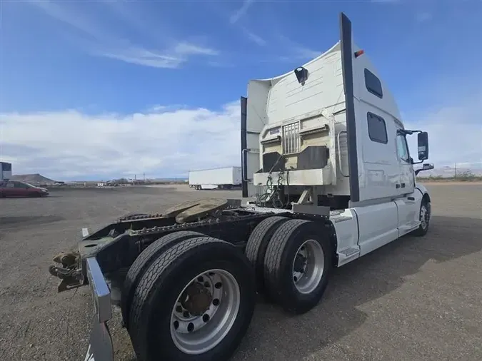 2020 VOLVO VNL860