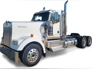 2025 Kenworth W900L