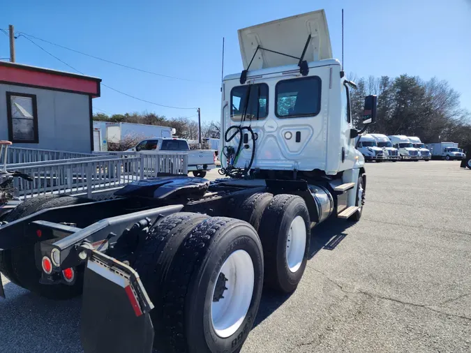 2019 FREIGHTLINER/MERCEDES CASCADIA 125