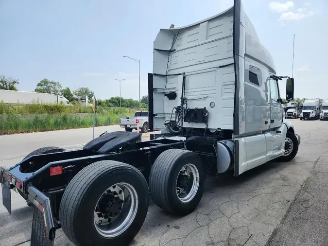 2022 VOLVO VNL64T740