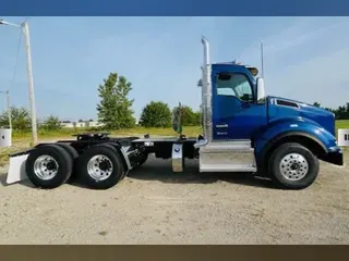 2025 Kenworth T880