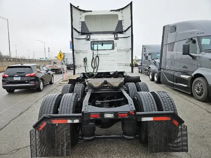 2020 VOLVO VNL64T300