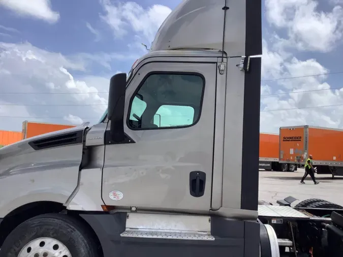 2019 Freightliner Cascadia 126f3624de7306f44f105243c3a9be7788b