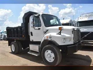2005 FREIGHTLINER BUSINESS CLASS M2 106