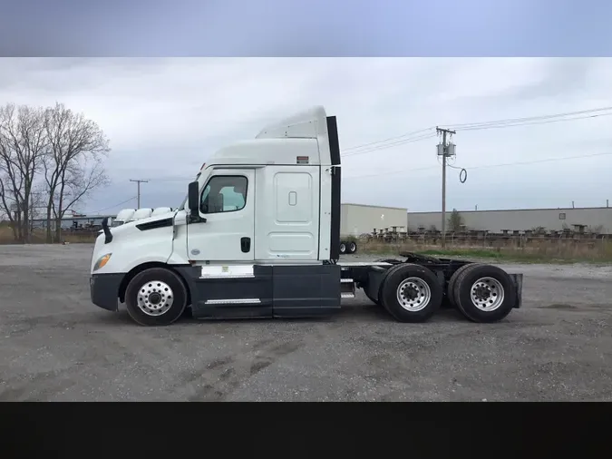 2021 Freightliner Cascadia 126