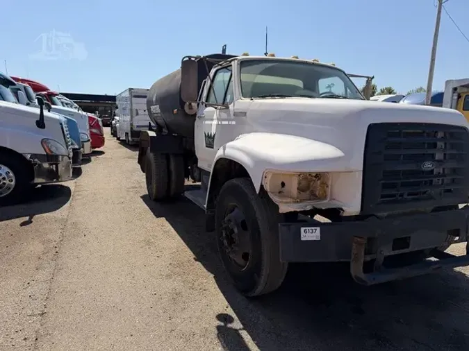 1995 FORD F800
