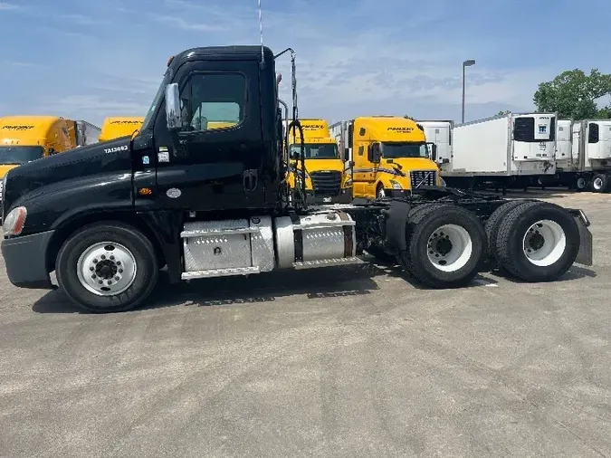 2015 FREIGHTLINER X12564ST