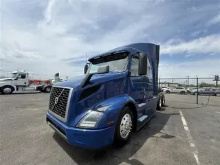 2022 VOLVO VNL640