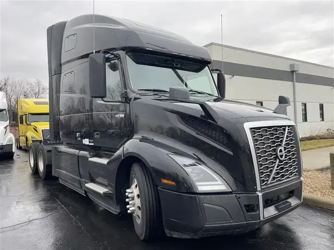 2021 VOLVO VNL64T760