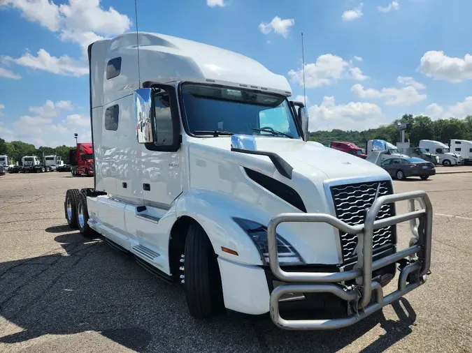 2024 VOLVO VNL64T760