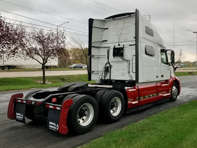 2021 Volvo VNL64T670