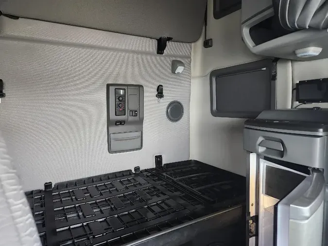 2021 VOLVO VNL64T760f381f5b72200f54d23202ef3dff0cc43