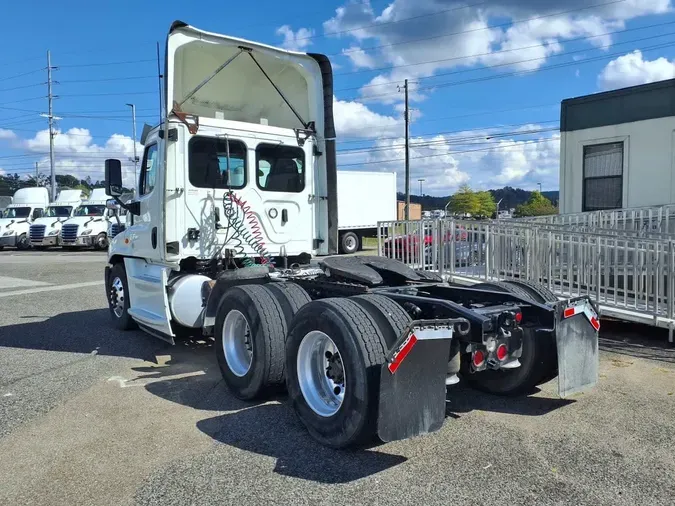 2019 FREIGHTLINER/MERCEDES CASCADIA 125f38344e9a45211b145f47e395a21aa18