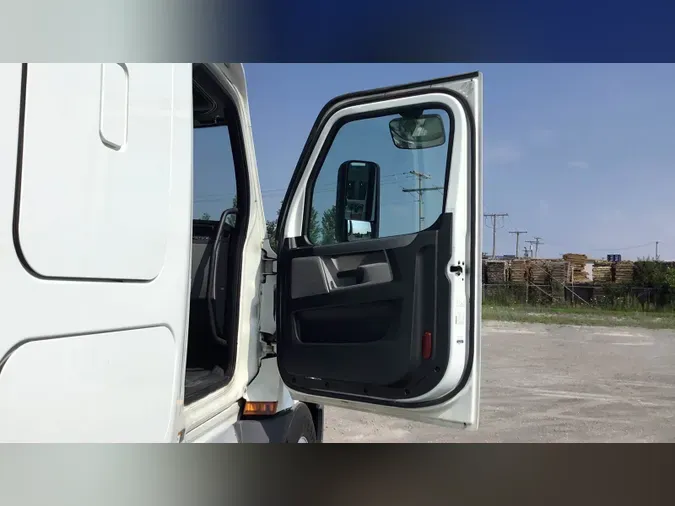 2020 Freightliner Cascadia 126