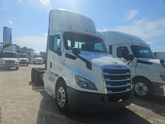2019 FREIGHTLINER NEW CASCADIA 116