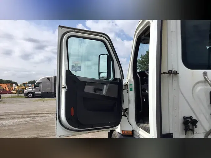 2020 Freightliner Cascadia 126f389ae8166cd2704aa87722a98bc9260