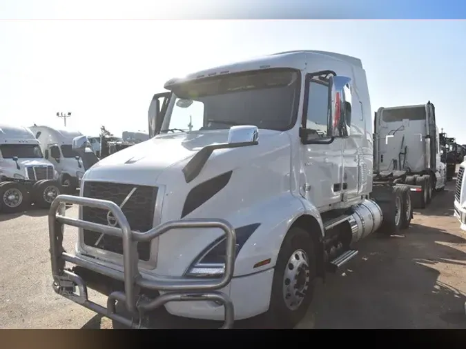 2020 VOLVO VNR62T640