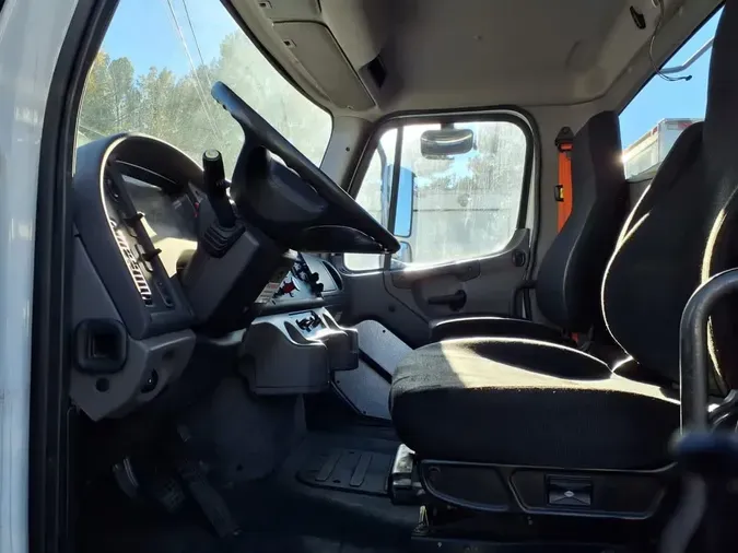 2015 FREIGHTLINER/MERCEDES M2 112