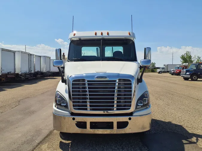 2017 FREIGHTLINER/MERCEDES CASCADIA 113