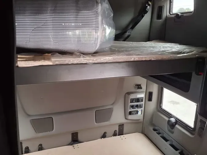 2019 NAVISTAR INTERNATIONAL LT625 SLPR CAB
