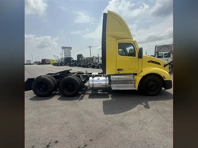 2023 PETERBILT 579