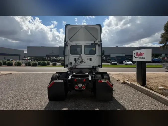 2017 FREIGHTLINER/MERCEDES CASCADIA 113