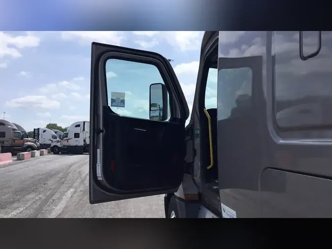 2023 Freightliner Cascadia 126f3a2e1b8cbdf48e33ae5da056528081c